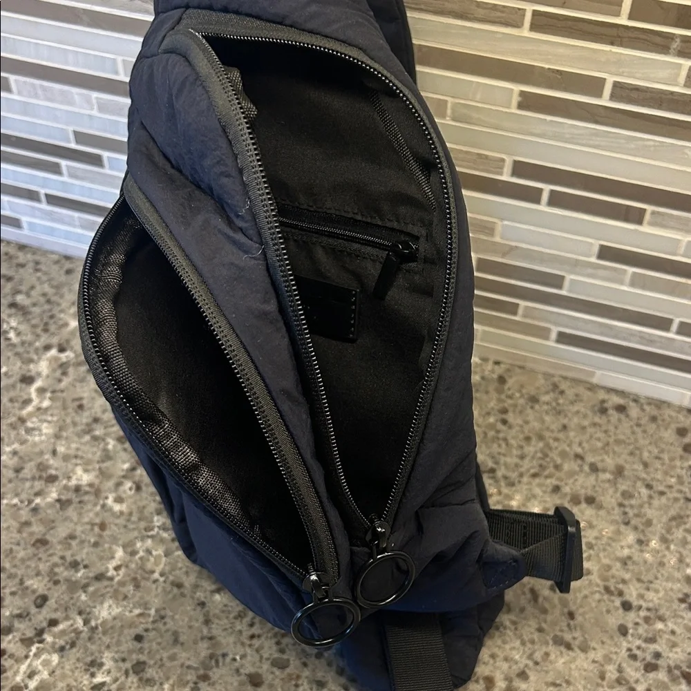 FP Movement Renegade Sling Bag by Free People, black, NWT - Picture 4 of 6